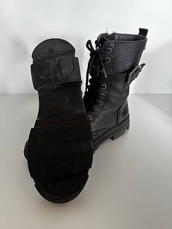 Scarpe da donna: Schwarze Lederstiefel - 39 – Usato da Hünibach venduto da tkv_79r2 3