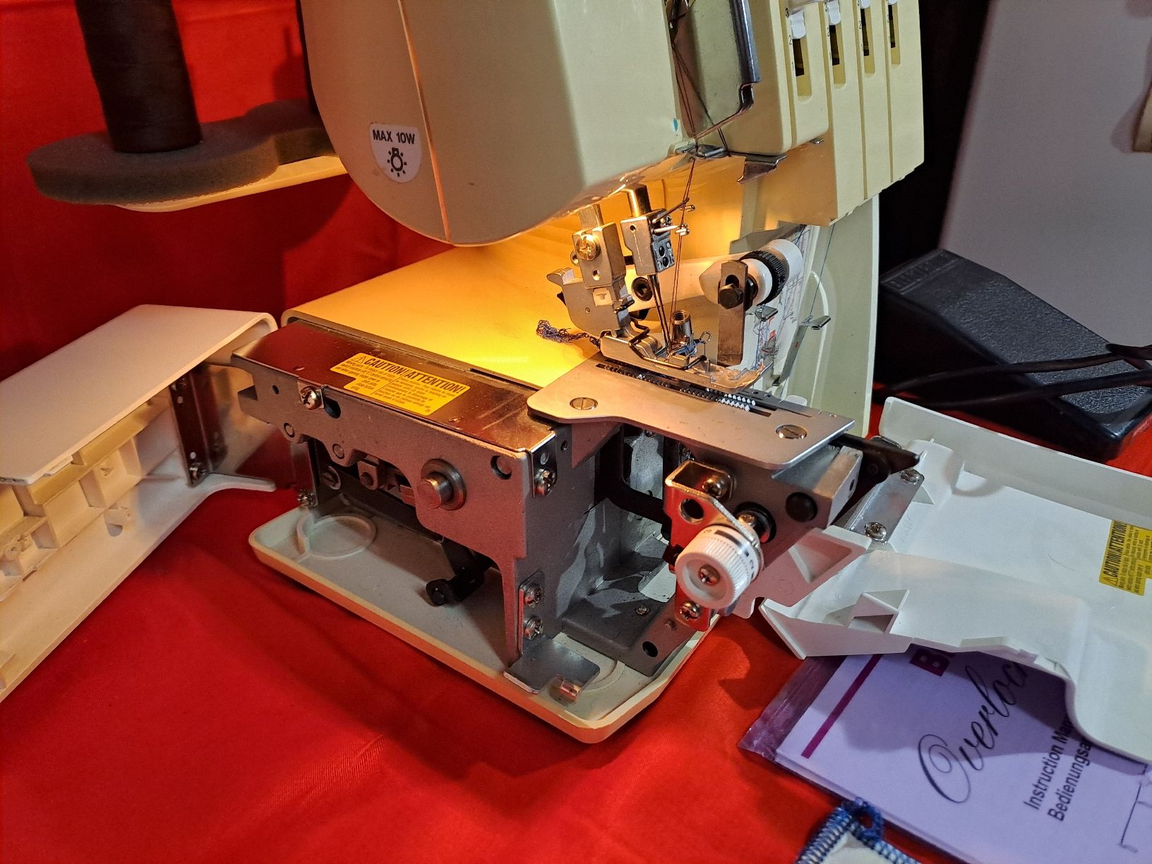 Bernina Macchine da cucire: Bernina 800DL Overlock – Usato da Belp venduto da amalija 3