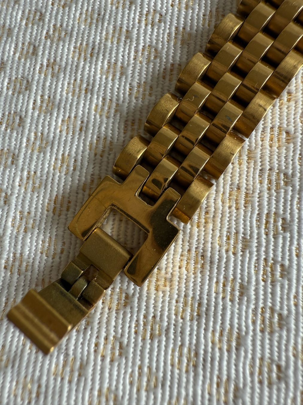 Armbänder & -reifen: Bracelet en acier doré – Gebraucht aus Sion von accroshoes 4