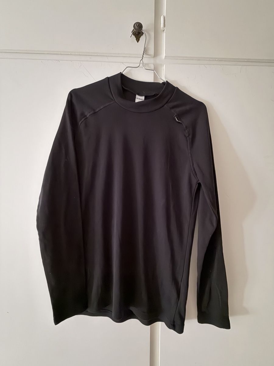 Lotti di vestiti: Set di 3 magliette Termiche  – Usato da Lugano venduto da can_xdd8