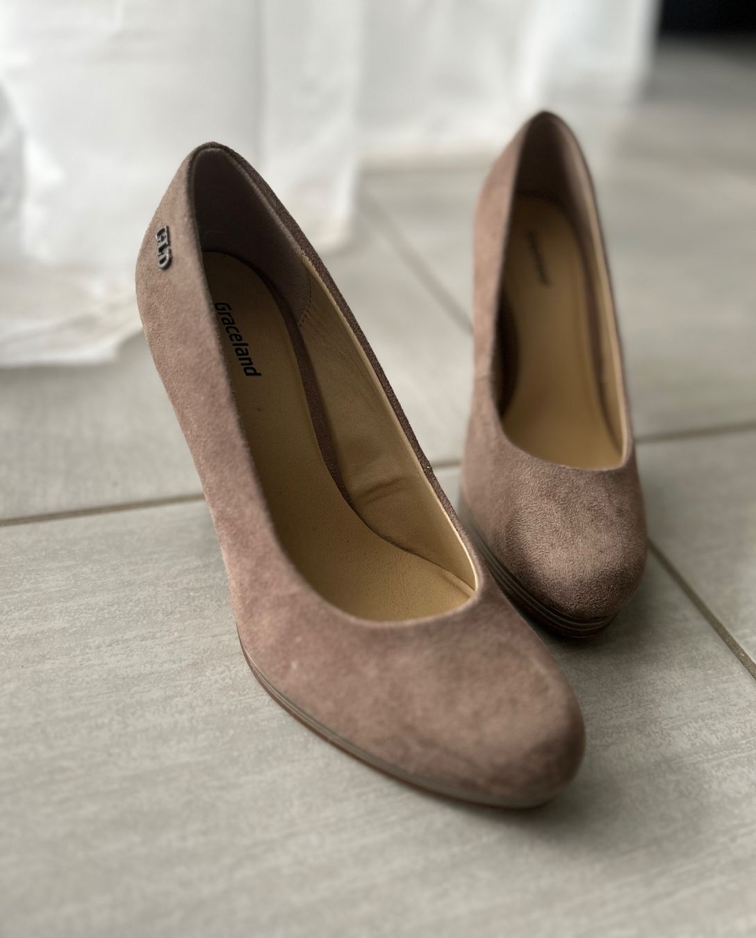 Graceland Scarpe da donna: Pumps Wildleder beige/grau – Usato da Hünenberg venduto da wiirv11 3