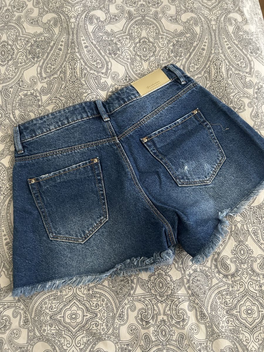 Jeans: Short en jean bleu taille36 déchiré franges usé – D'occasion à Lausanne par van_l9k7 1