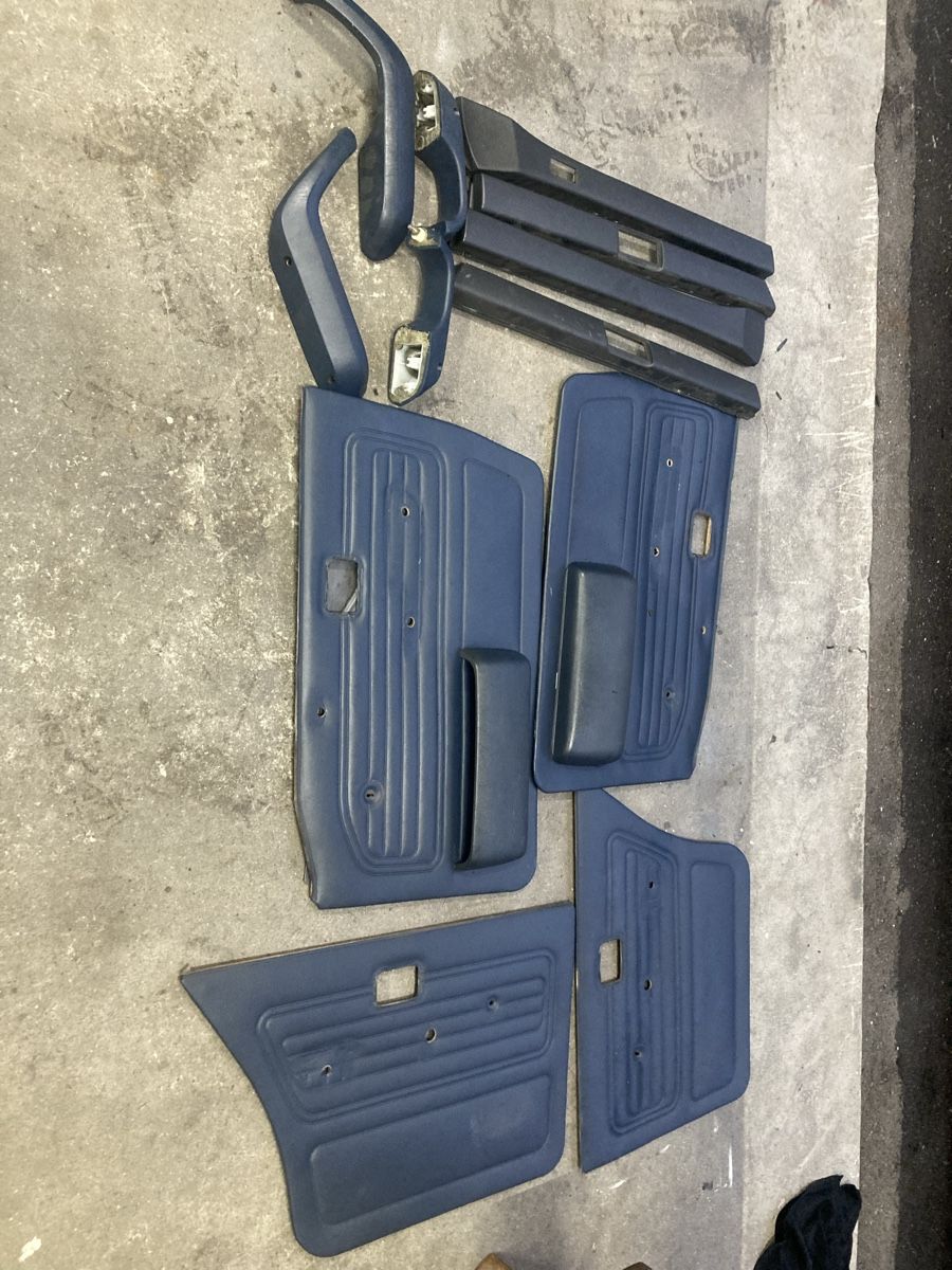 BMW Tutti pezzi di ricambio auto: Bmw E28 Türpanellen Leder blau – Usato da Dierikon venduto da E28_Freak
