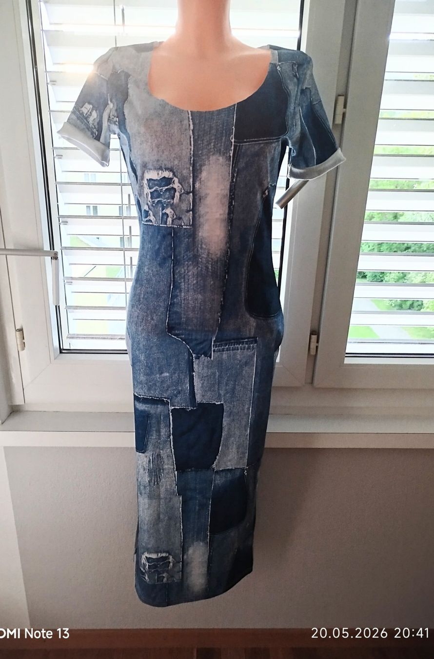 Kleider: Elastisches Kleid, Größe S – Neu und originalverpackt aus Wauwil von Sanczeza 3