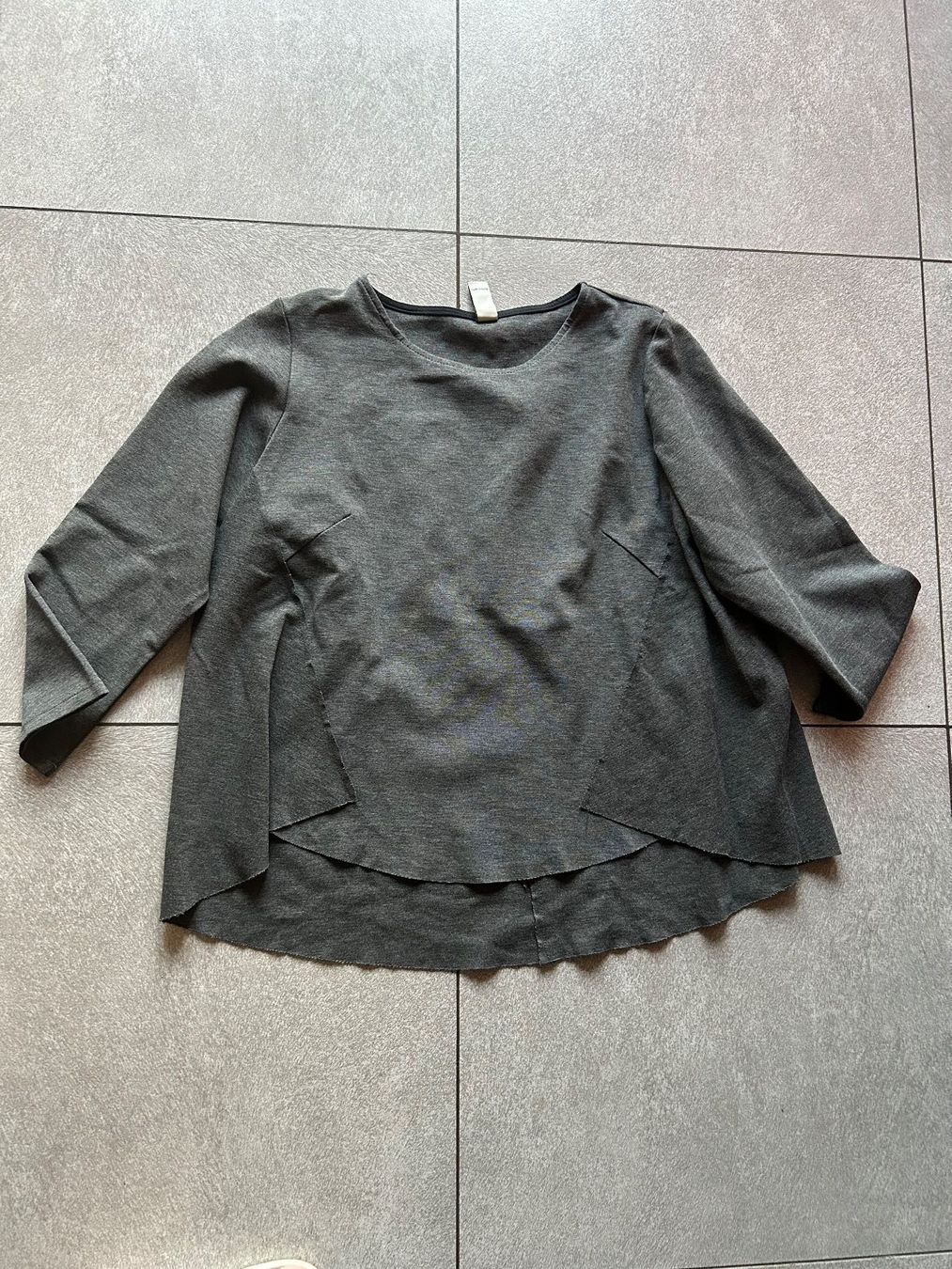 Chemisiers: Bluse gris foncé modern 158C Grösse L – Neuf (Voir description) à Arbedo par nadia1973