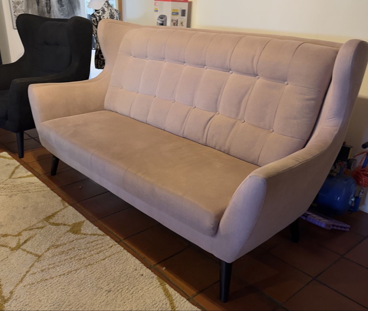 Sofas: Sofa rosa  – D'occasion à Sissach par ani_h9y9