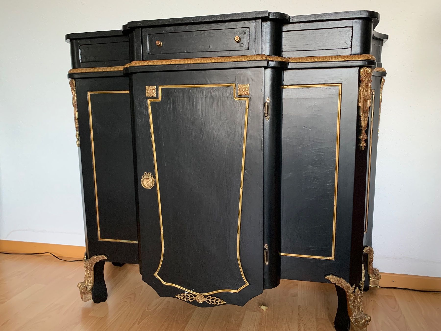 Cassettiere: Sideboard Kommode Schwarz / Gold – Usato da Hettlingen venduto da nad_7cxc 7