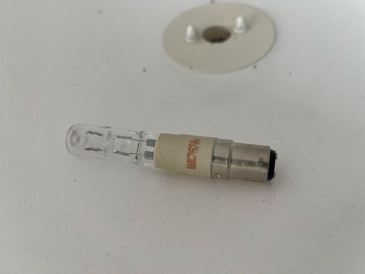 Lampes: Zwei Stehlampen – Défectueux à Rueschlikon par Smash2000 3