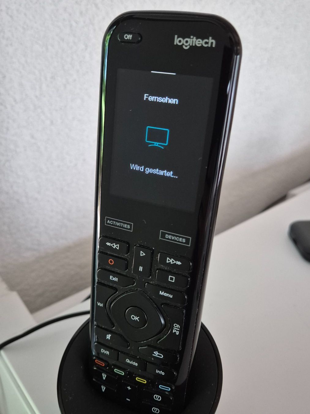 Logitech Fernbedienungen: Logitech Harmony Elite Universalfernbedienung mit Zubehör – Gebraucht aus Hitzkirch von enya2007 4