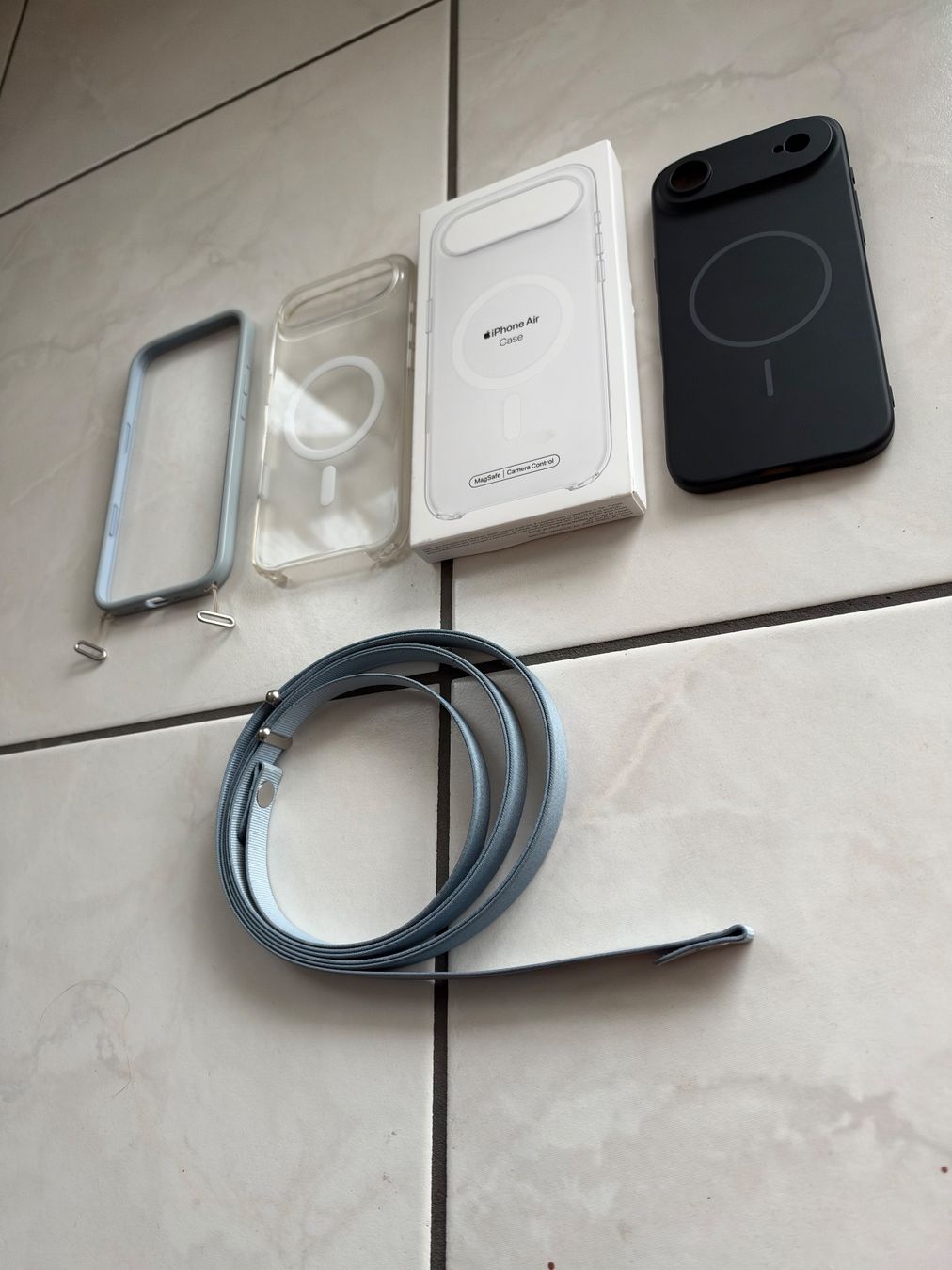 Apple Cover & Protezioni schermo: iPhone Air cases + Apple crossbody strap – Usato da Hergiswil NW venduto da irinagraf 1
