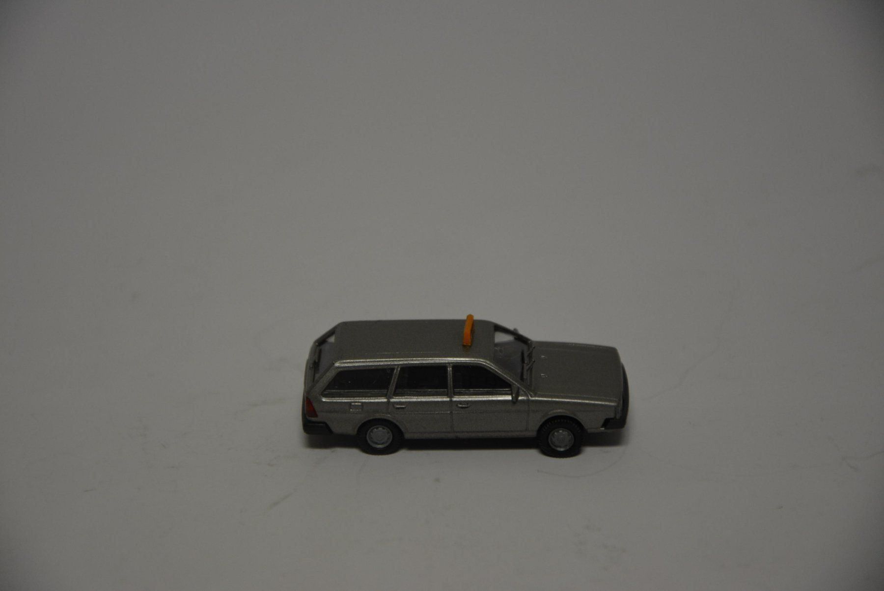 Volkswagen Modellini d'auto: VW Passat Variant Taxi , I.M.U. , 1:87 – Nuovo e nell'imballaggio originale da Goldach venduto da Feivel9 4