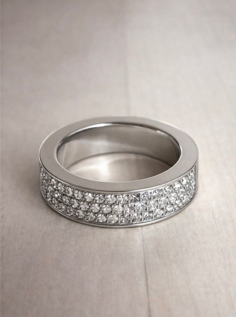 Calvin Klein Anelli: Calvin Klein Ring, Silver, with Rhinestones, Size 7 – Usato da Cudrefin venduto da Net5dok