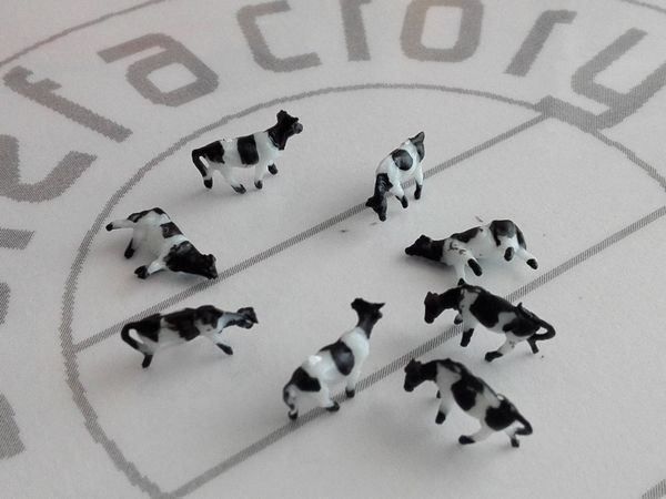 Modelleisenbahnen: Kühe, Kuhherde Spur N, 8 Stück – Neu und originalverpackt aus Luzern von Salefactory 1