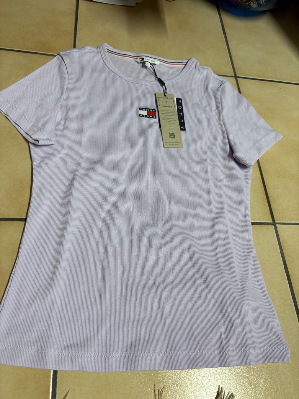 Tommy Hilfiger T-shirt: Maglietta nuova Tommy Hilfiger – Nuovo e nell'imballaggio originale da Davesco soragno venduto da Gaby230