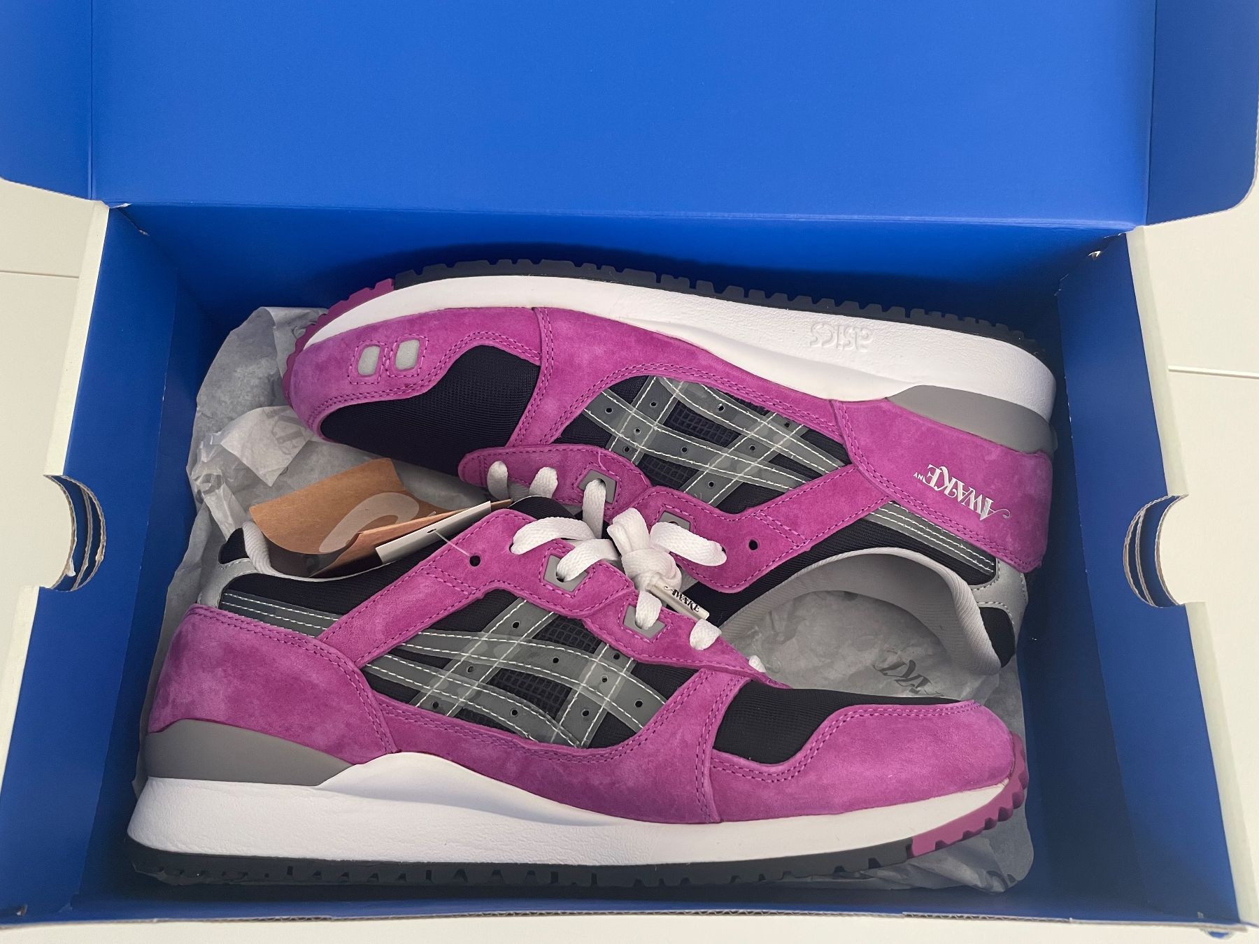 Asics Damenschuhe: Asics Awake Turnschuhe NEU Grösse 42 – Gebraucht aus Dällikon von buyandbehappy 4
