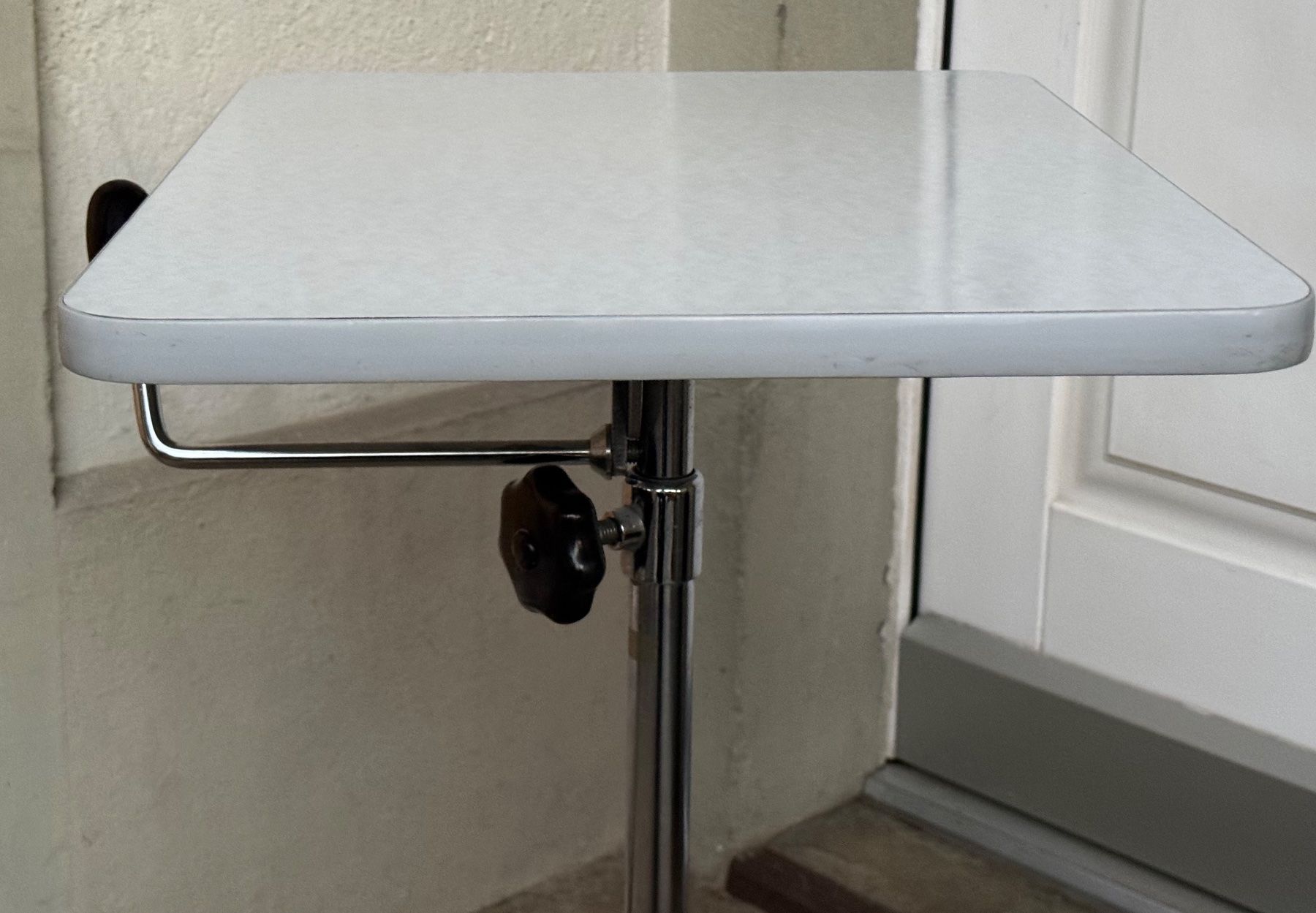 Tavoli: Beistelltisch // höhenverstellbar – Usato da Schinznach-Dorf venduto da mix 5
