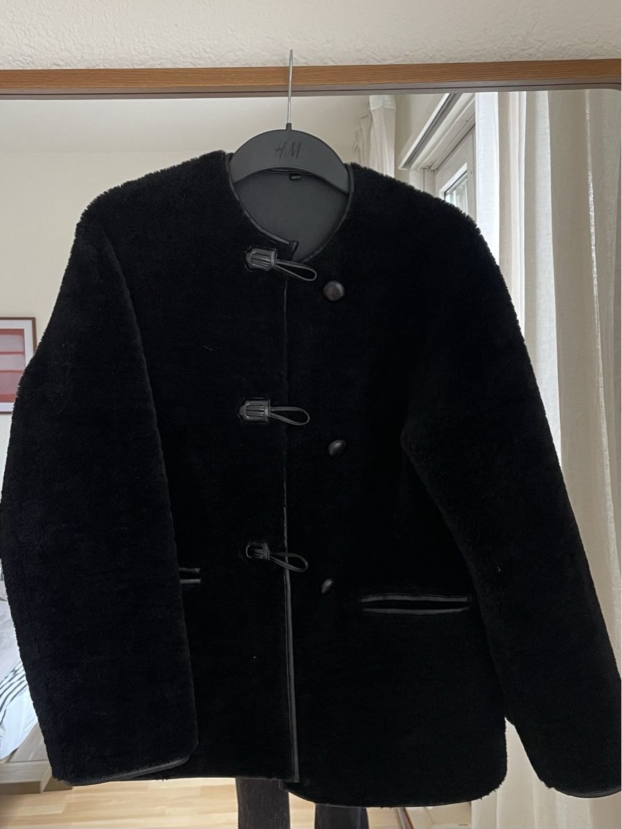 Mango Giacche: Mango black faux fur coat – Usato da Zürich venduto da Yeli79 1