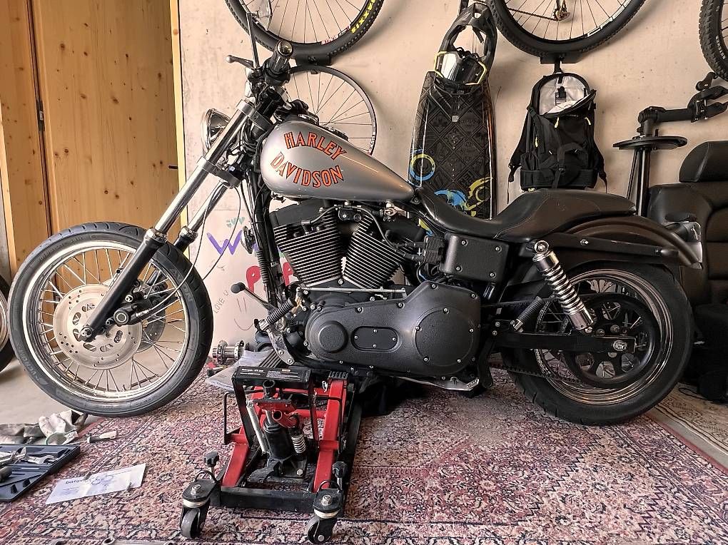 Harley-Davidson Chopper: Harley Davidson Dyna Twin Cam FXDX Custom – Usato da Altstätten SG venduto da Zimmar 1