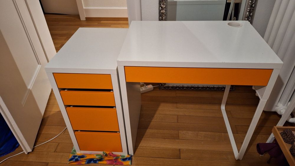 Weiss oranges Pult | Kaufen auf Ricardo