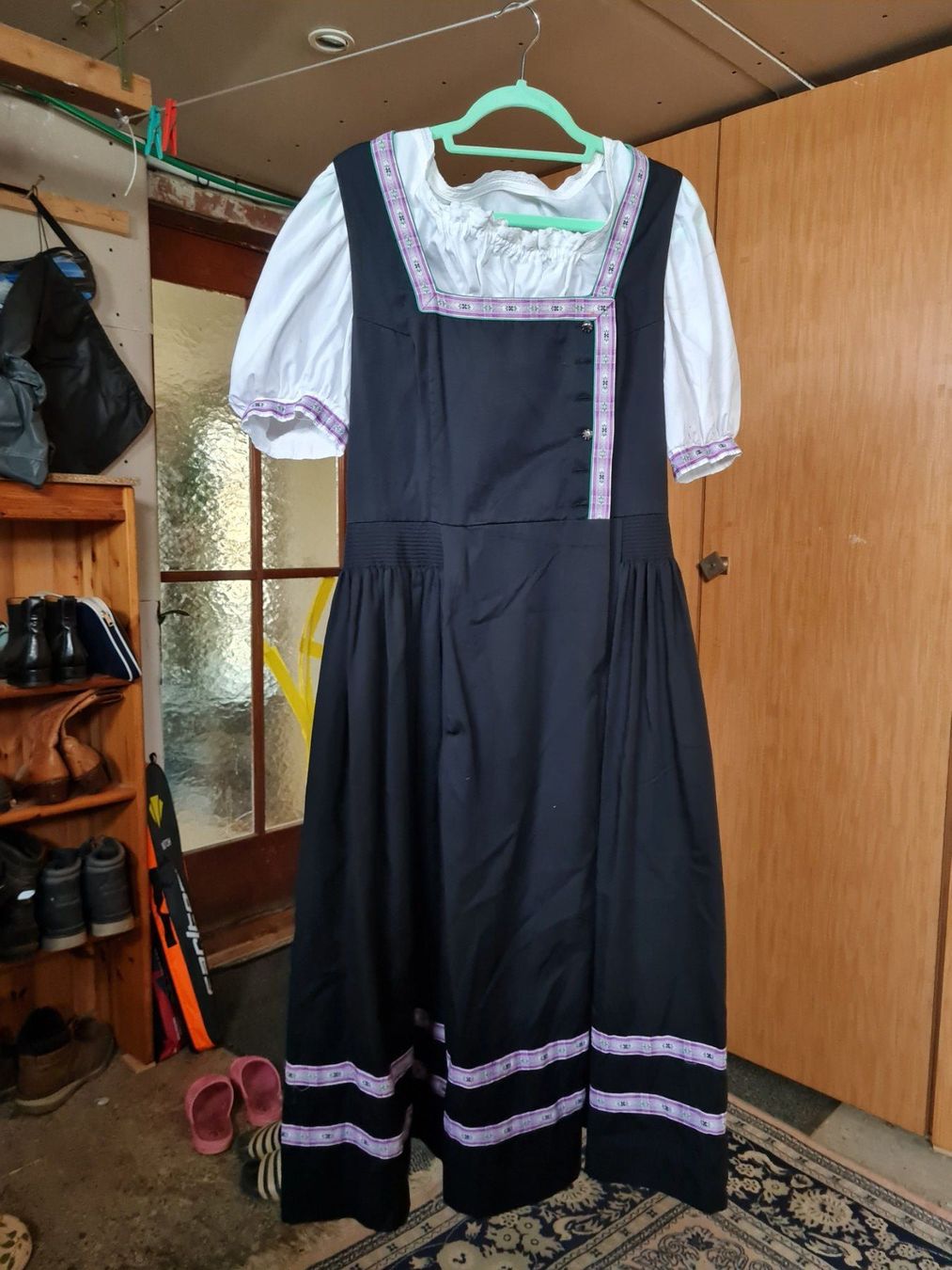 Kleider: Dirndl Set , Grösse M – Gebraucht aus Coeuve von Nelly2 1