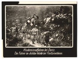 Fotografie Hindernisradfahren im dichten