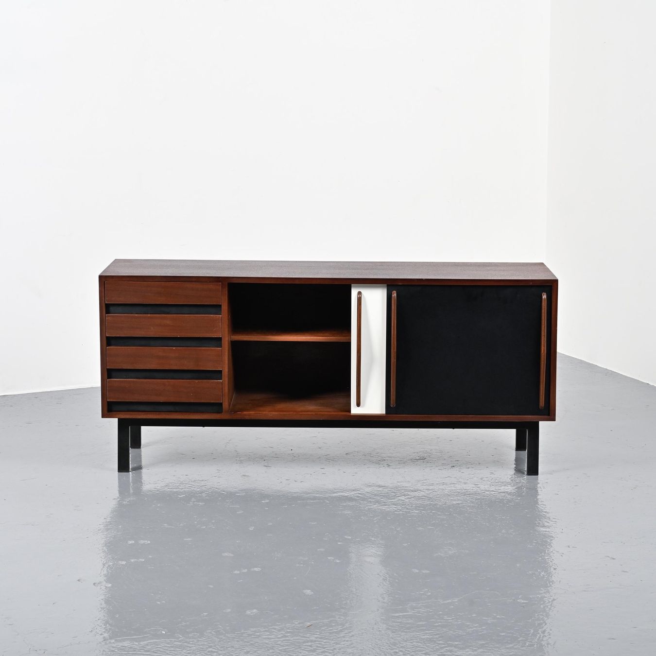 Credenze: Sideboard par Charlotte PERRIAND, édition Steph SIMON  1956 – Usato da VILLEURBANNE venduto da PATEREDELAGANDOUZE 3