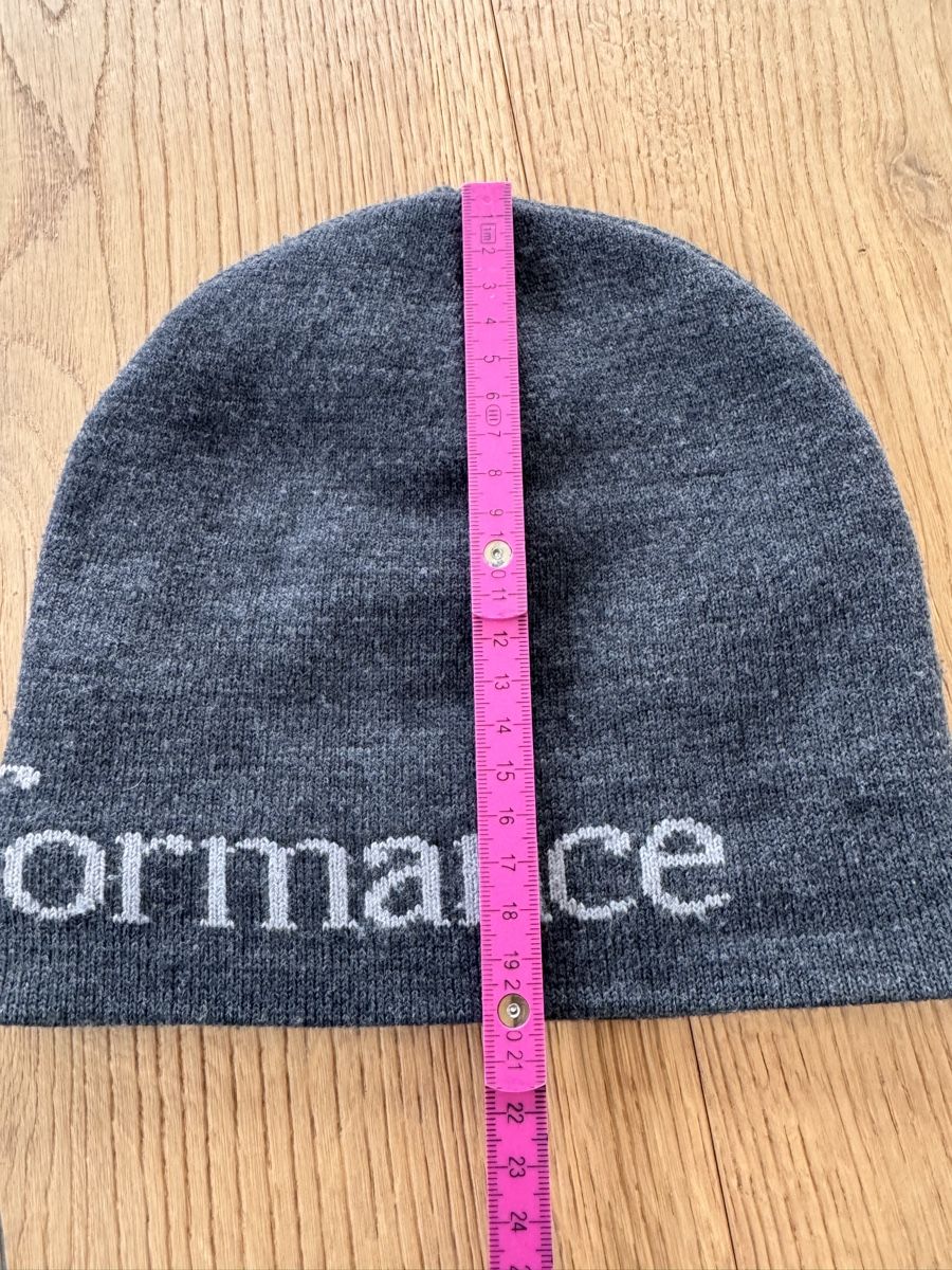 Peak Performance Copricapi, berretti & cappellini: Peak Performance Herren Strickmütze in grau OneSize – Usato da Altendorf venduto da PiaLang 6