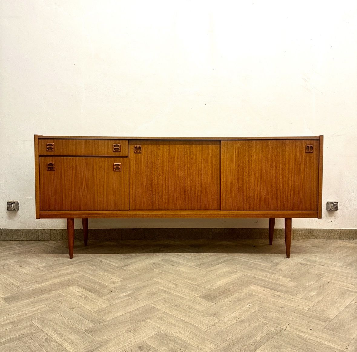 Cassettiere: Mid Century swedish teak Sideboard – Usato da basel venduto da vintory.ch