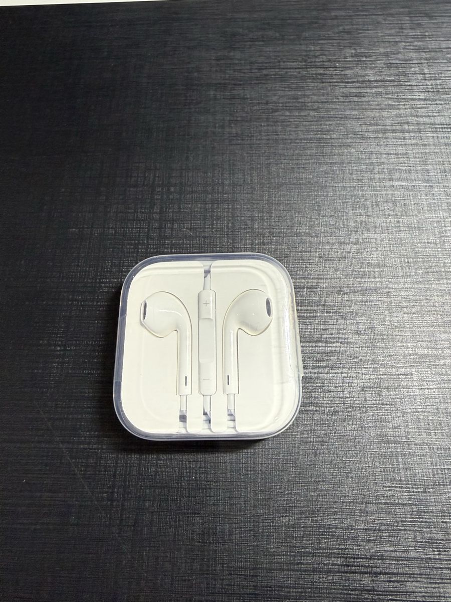 Apple Kopfhörer: Originalverpackte Apple EarPods - Top Zustand! – Neu und originalverpackt aus Widnau von Tityos