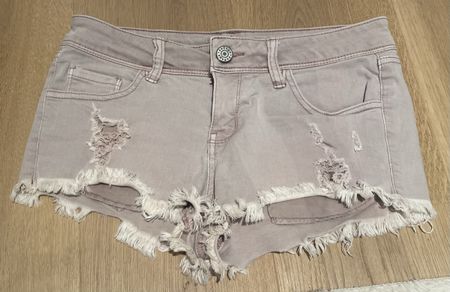 Refuge distressed denim short US 2 blush pink