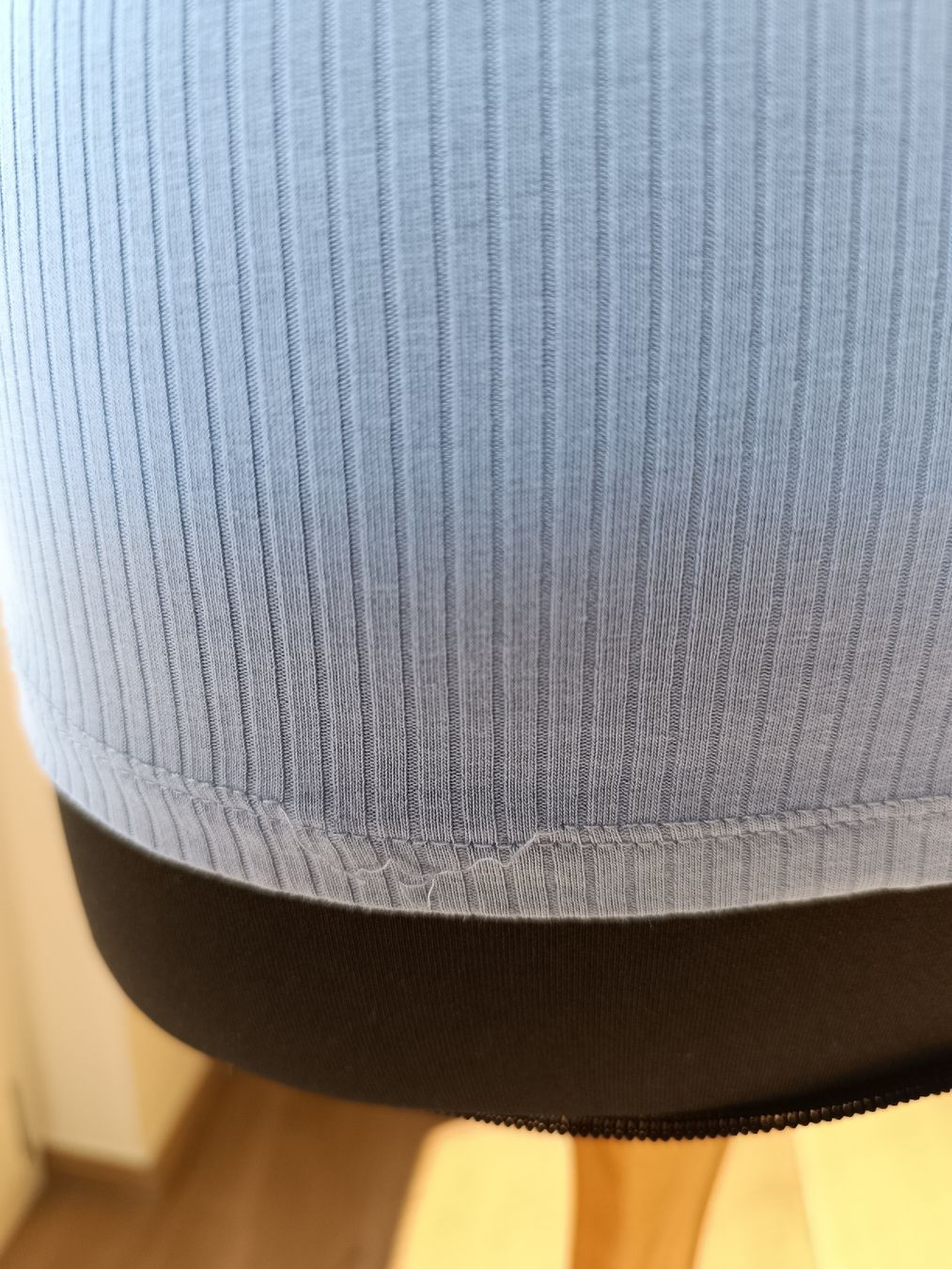 Pieces T-shirt: Shirt duo hellblau und schwarz – Usato da Wolfwil venduto da SecondOwner 7