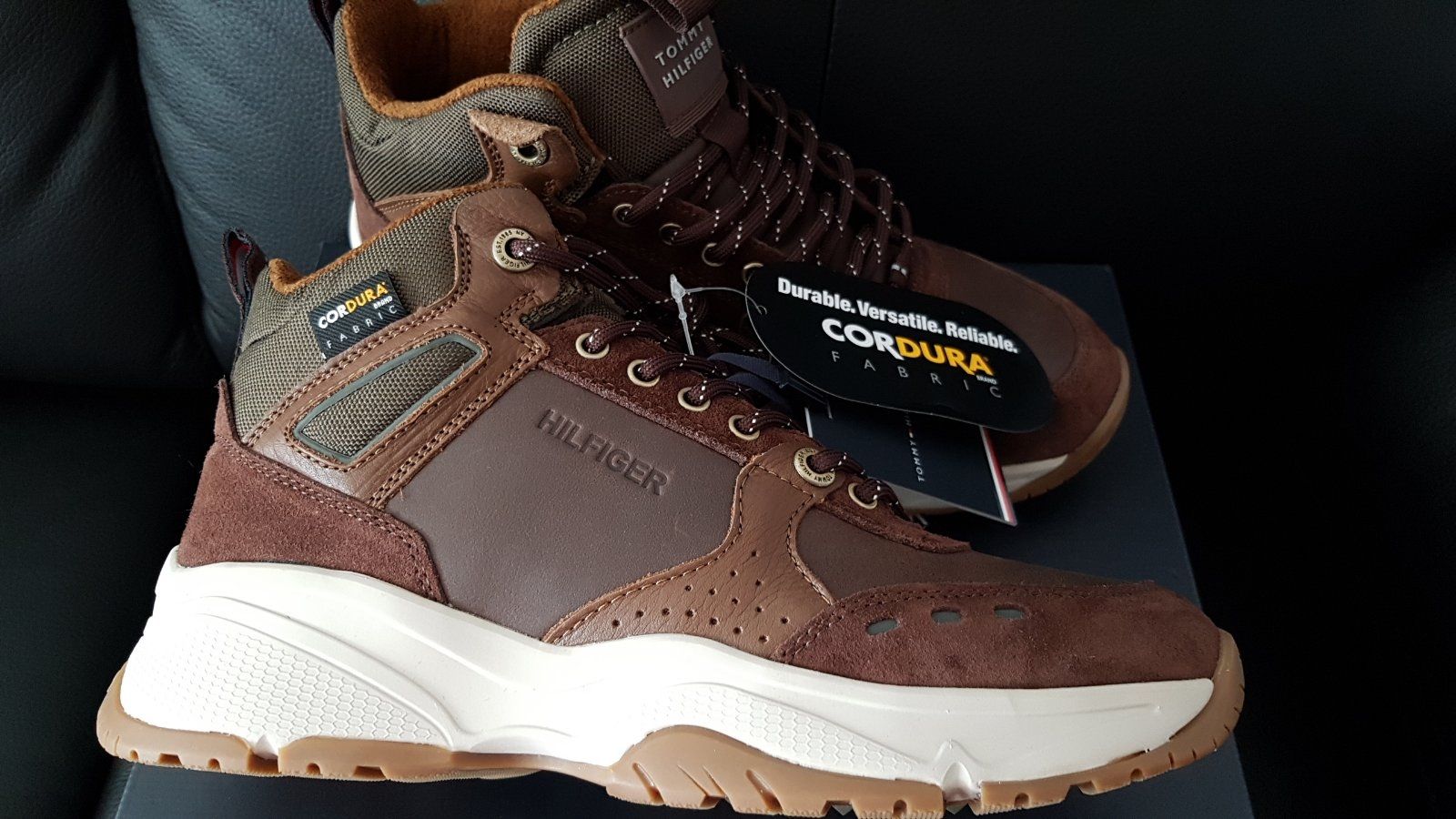 Tommy Hilfiger Scarpe da uomo: High Sneaker Boot Tommy Hilfiger Gr.41,Leder. – Nuovo e nell'imballaggio originale da Zürich venduto da ata_c8nh