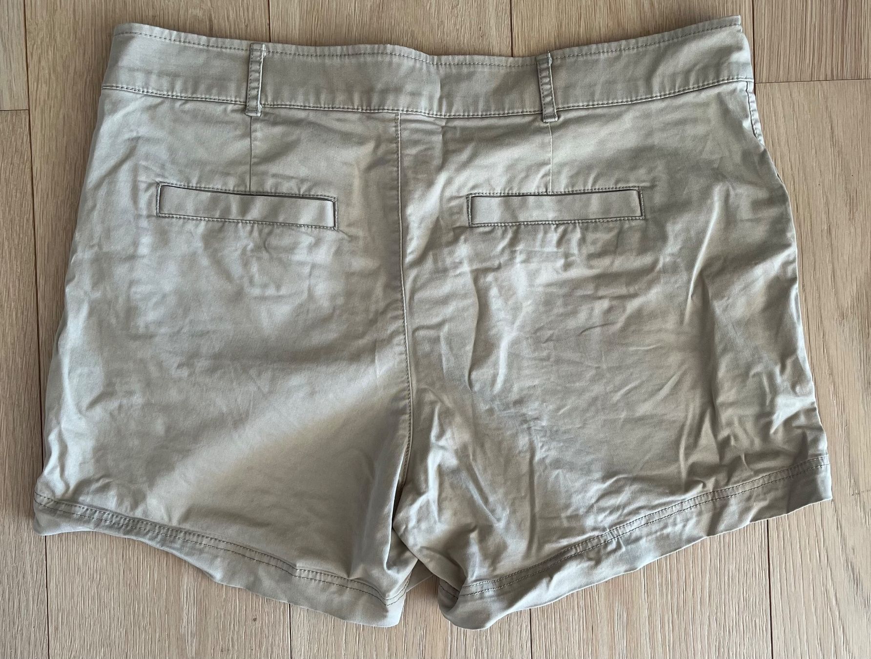 Gap Hosen: Gap Shorts beige Gr. US 16 (46) – Gebraucht aus Zollikon von Svch 1