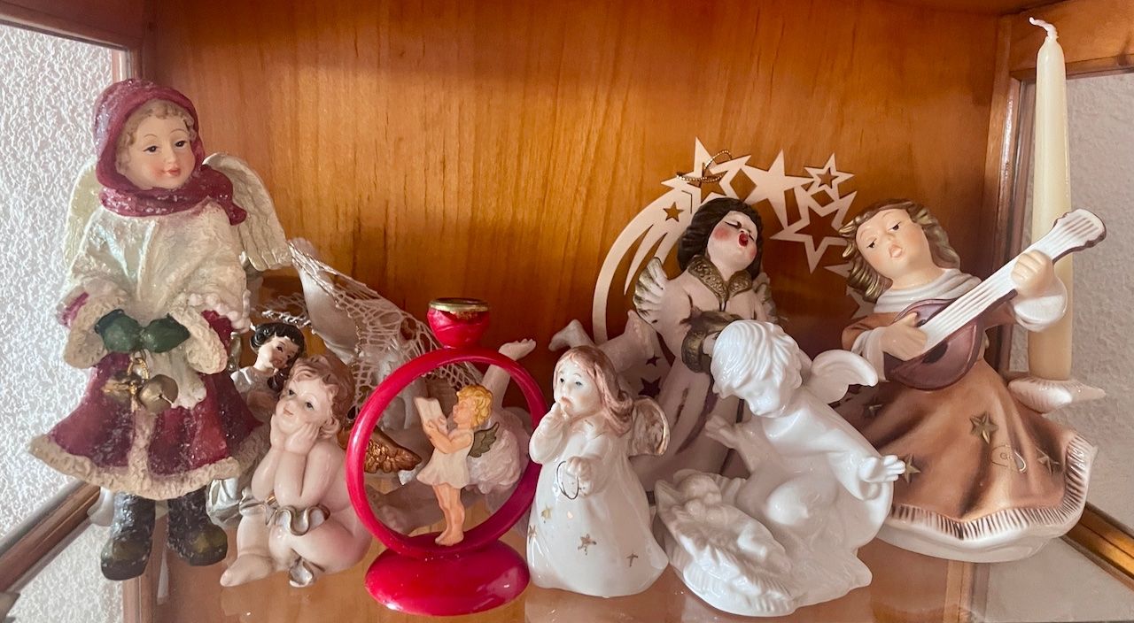 Vitrinen: Engel-Sammlung inkl. Vitrine – Gebraucht aus Kleinlützel von Schatzkiste_Laufen 3