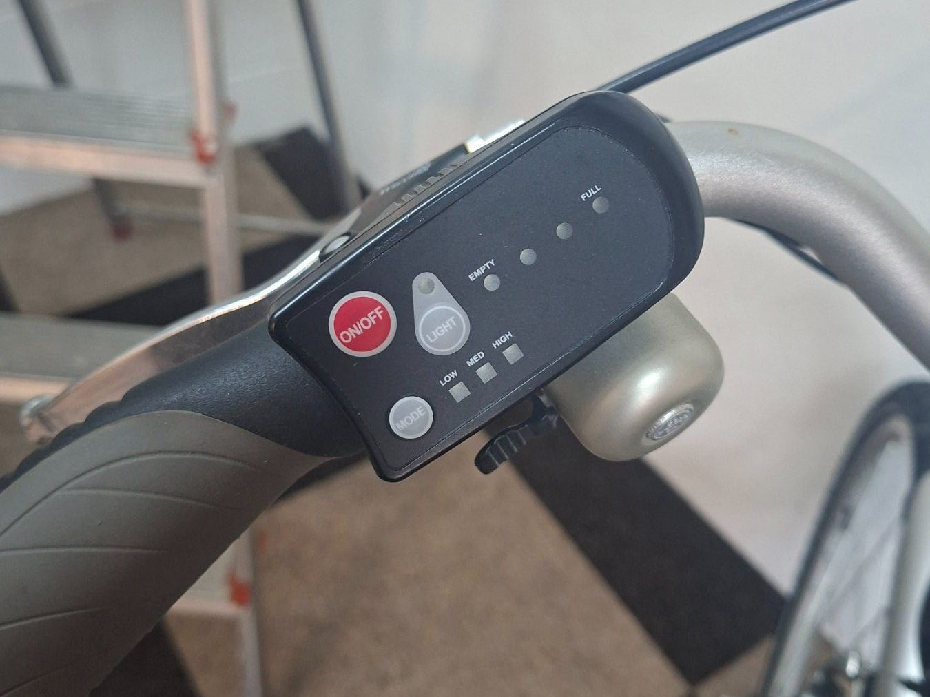 Leopard Vélos: E-Velo Damen Leopard – D'occasion à Obermumpf par Heibue 1