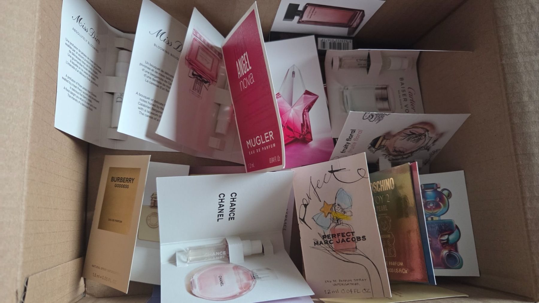 Profumi & Eau de Toilette: Riesiges Parfum Proben Set Diverse Marken – Usato da Weggis venduto da Leeclipse 8