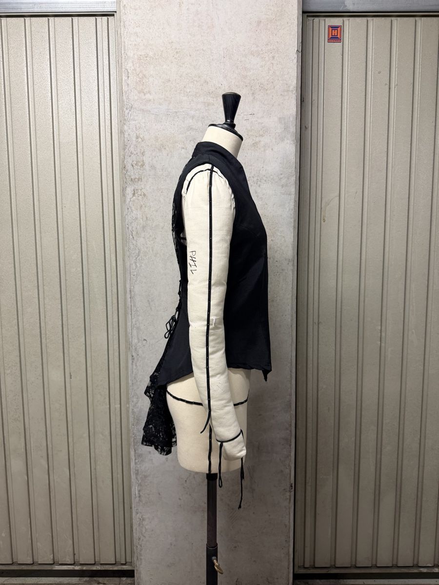 Gilets: GILET NOIR À QUEUE DE PIE – Neuf (Voir description) à Petit-Lancy par phikipi 1