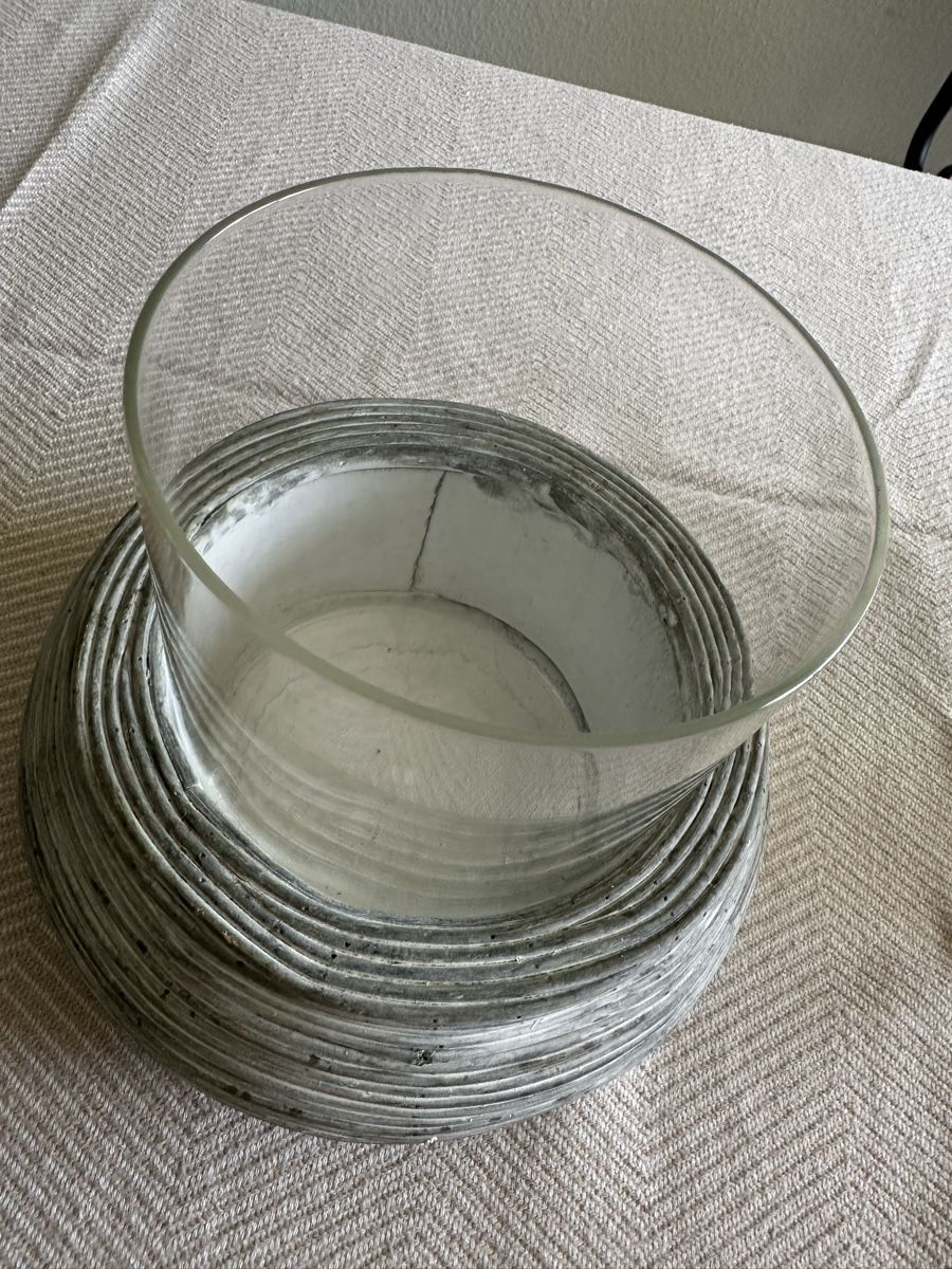 Tutte le decorazioni: Chic Glass Vase with Unique Base - Summer Home Decor – Usato da Zürich venduto da car_68nt 1