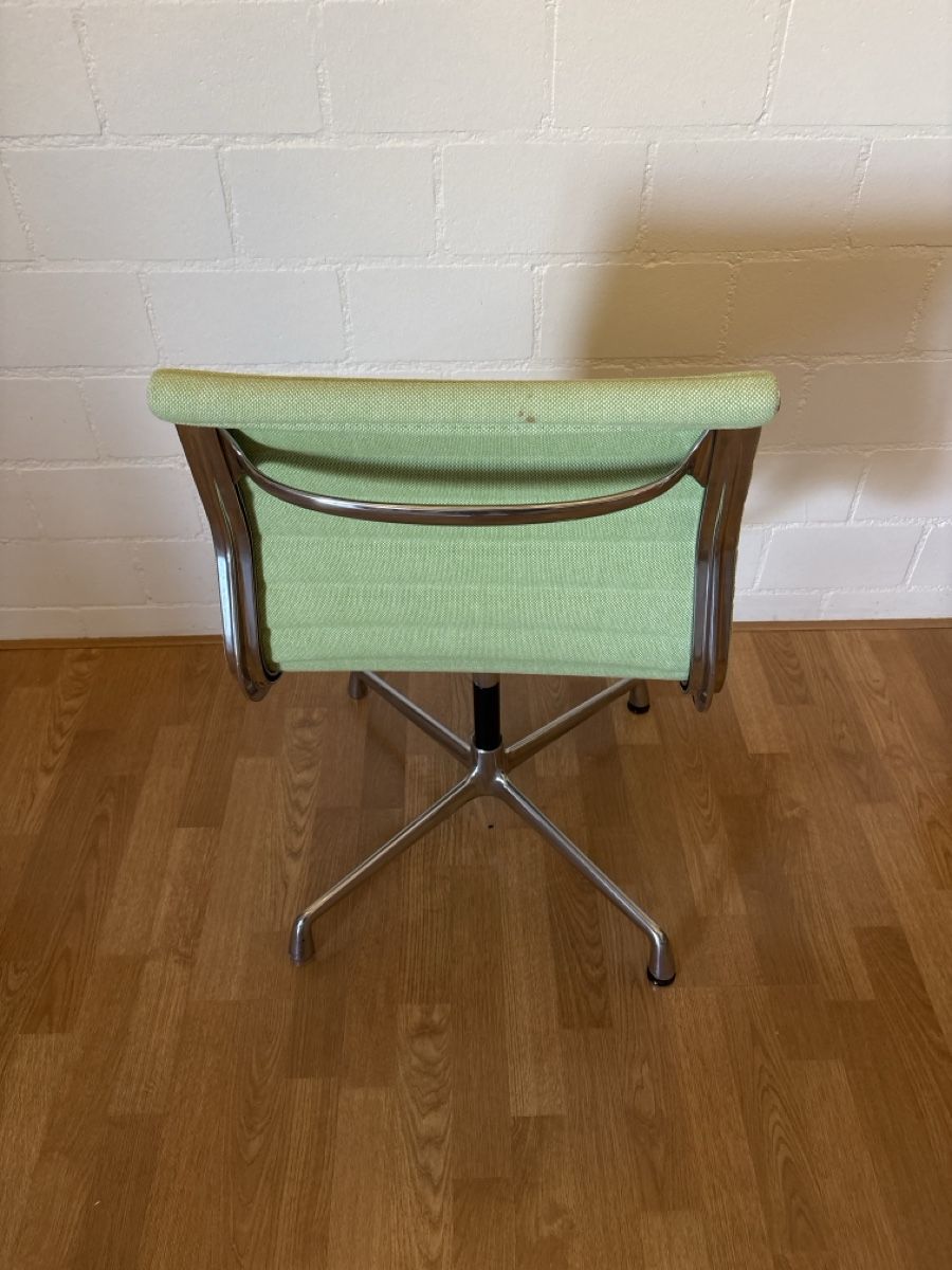 Vitra Sedie: Vita Eames Alu Chair hellgrün  – Usato da Basel venduto da magnummarine 2