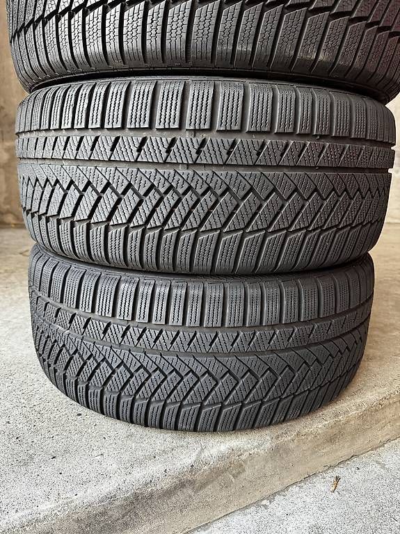 Continental Pneus & Kompletträder: 255/45/19 Winterreifen – Gebraucht aus Augst BL von Connect.AHME. 1
