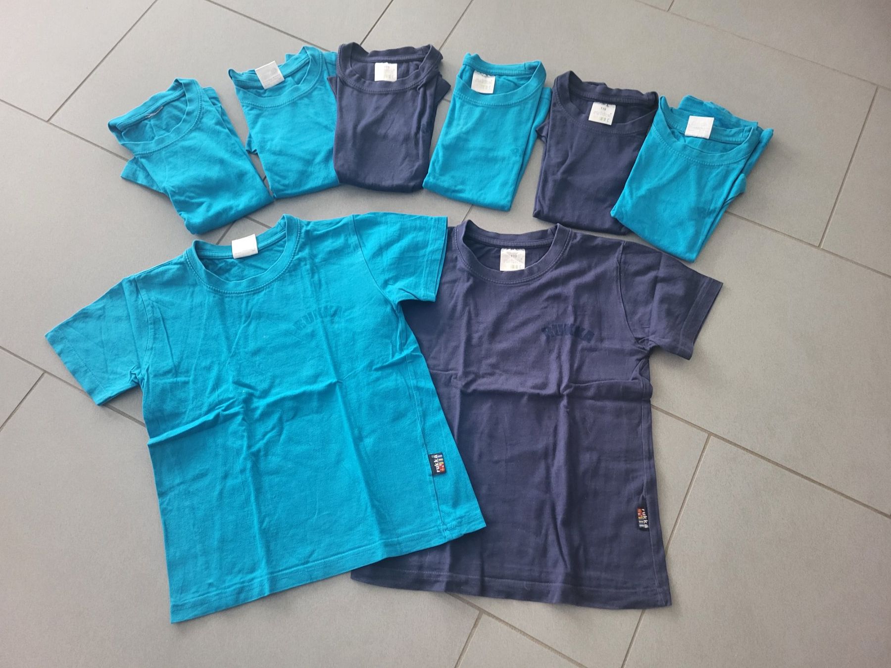 Rukka Lotti & Set di vestiti: 8 T-Shirts gr.110 von Rukka – Usato da Boswil venduto da i12i