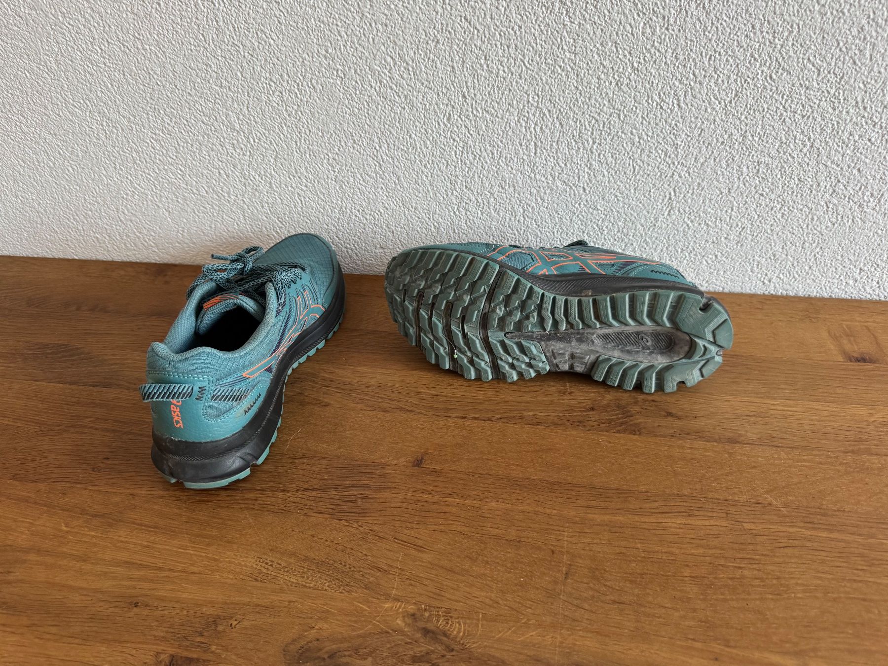 Asics Scarpe da donna: Asics Laufschuhe Gr 39.5 – Usato da Frauenfeld venduto da dilili 2