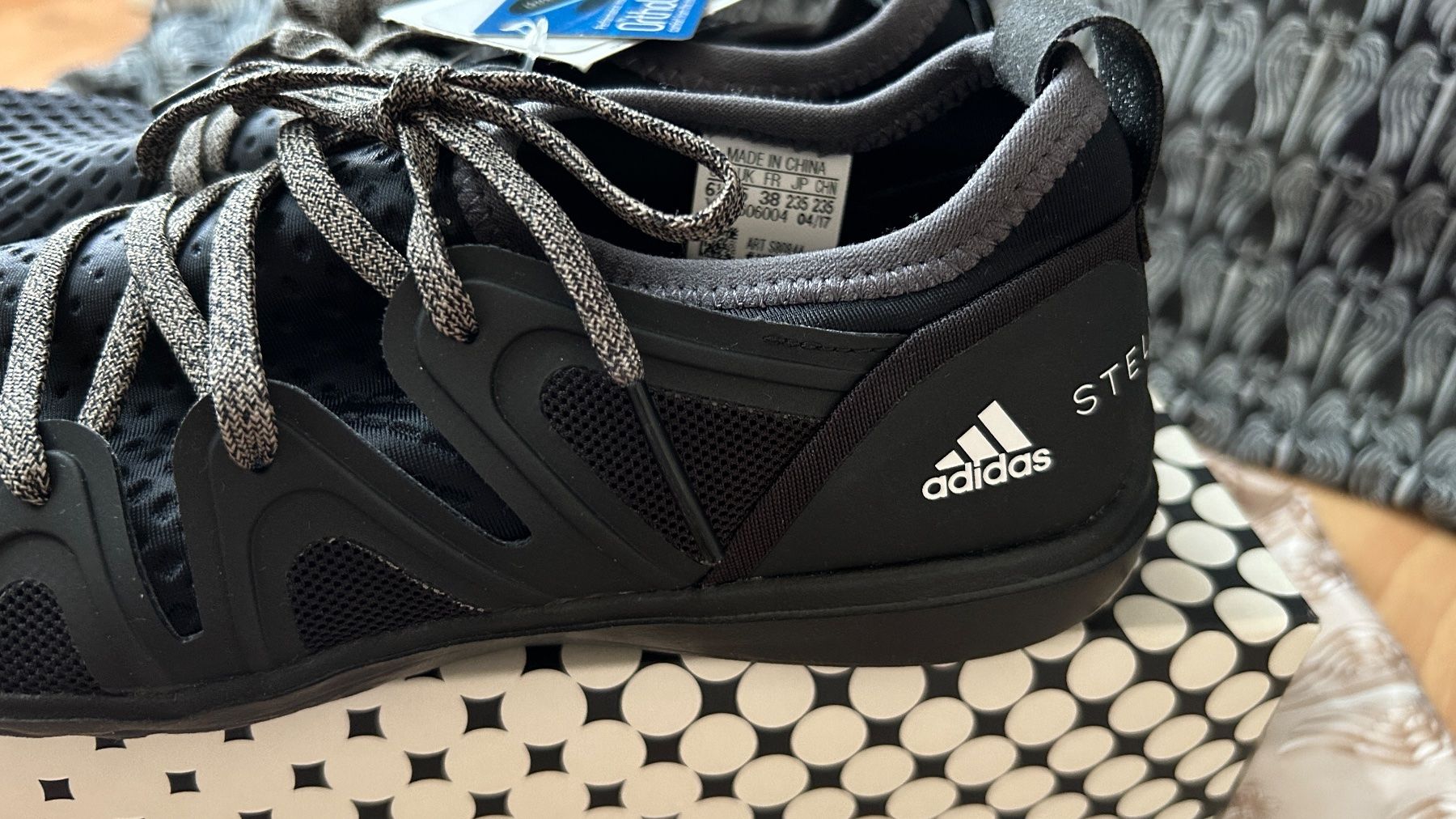 Stella McCartney Scarpe da donna: adidas by Stella McCartney Crazy Move Pro Sneakers – Nuovo e nell'imballaggio originale da Schaan venduto da MivrSh 7