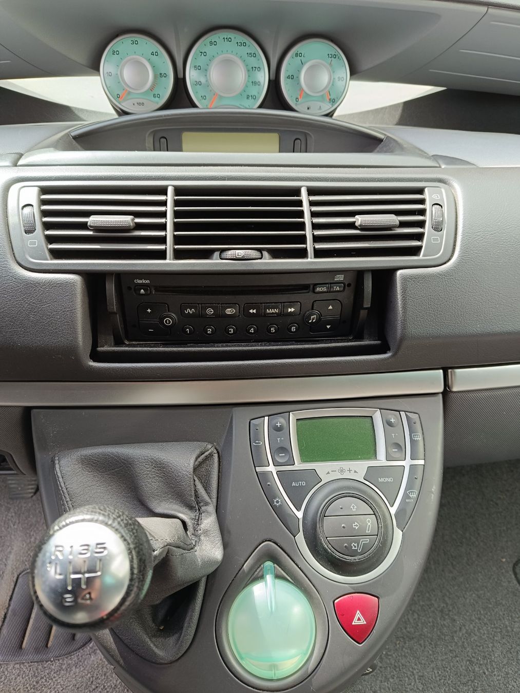 Peugeot Autos: Peugeot 807  08.2004 – Defekt aus Weite von  8