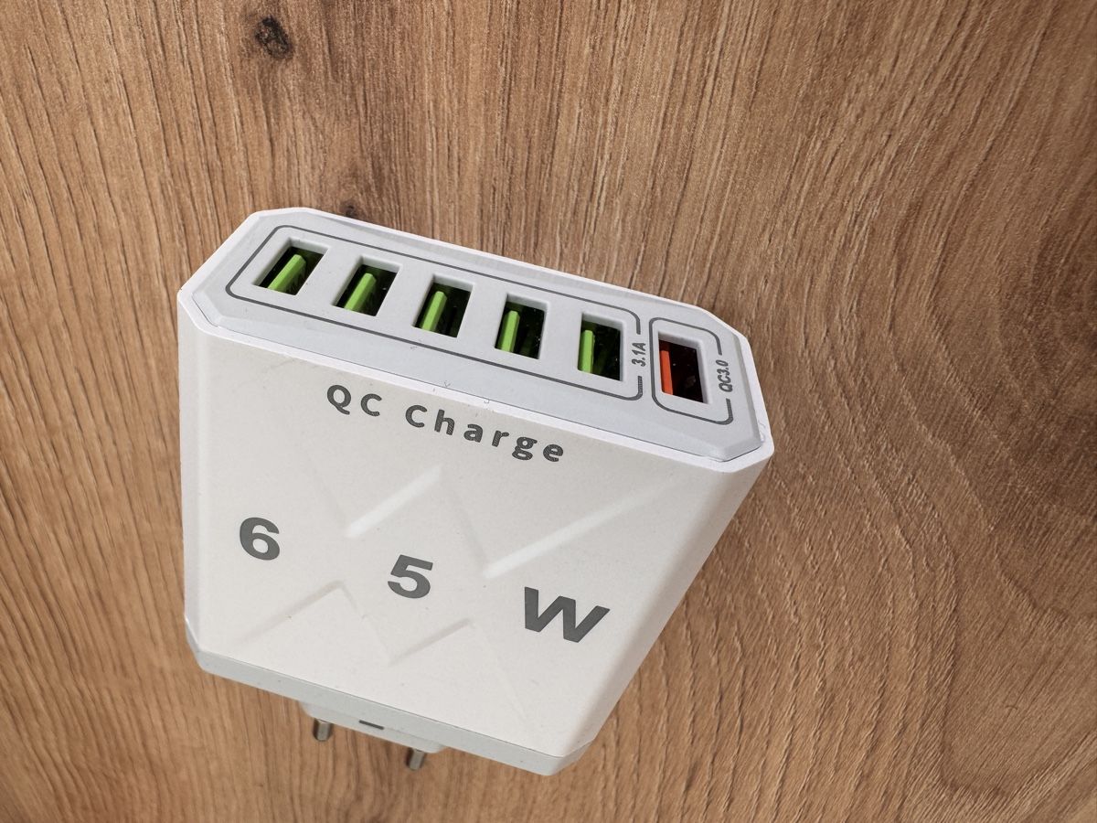 Caricabatterie: MW 65W 6-Port Ladegerät weiss – Usato da Niederbipp venduto da Bidhub