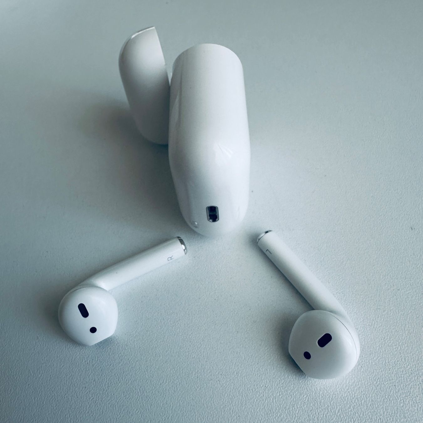 Apple Cuffie: Original Apple AirPods 2 Kopfhörer Wireless Lightning Kabel – Usato da Basel venduto da MY.AIRPODS.SHOP 5
