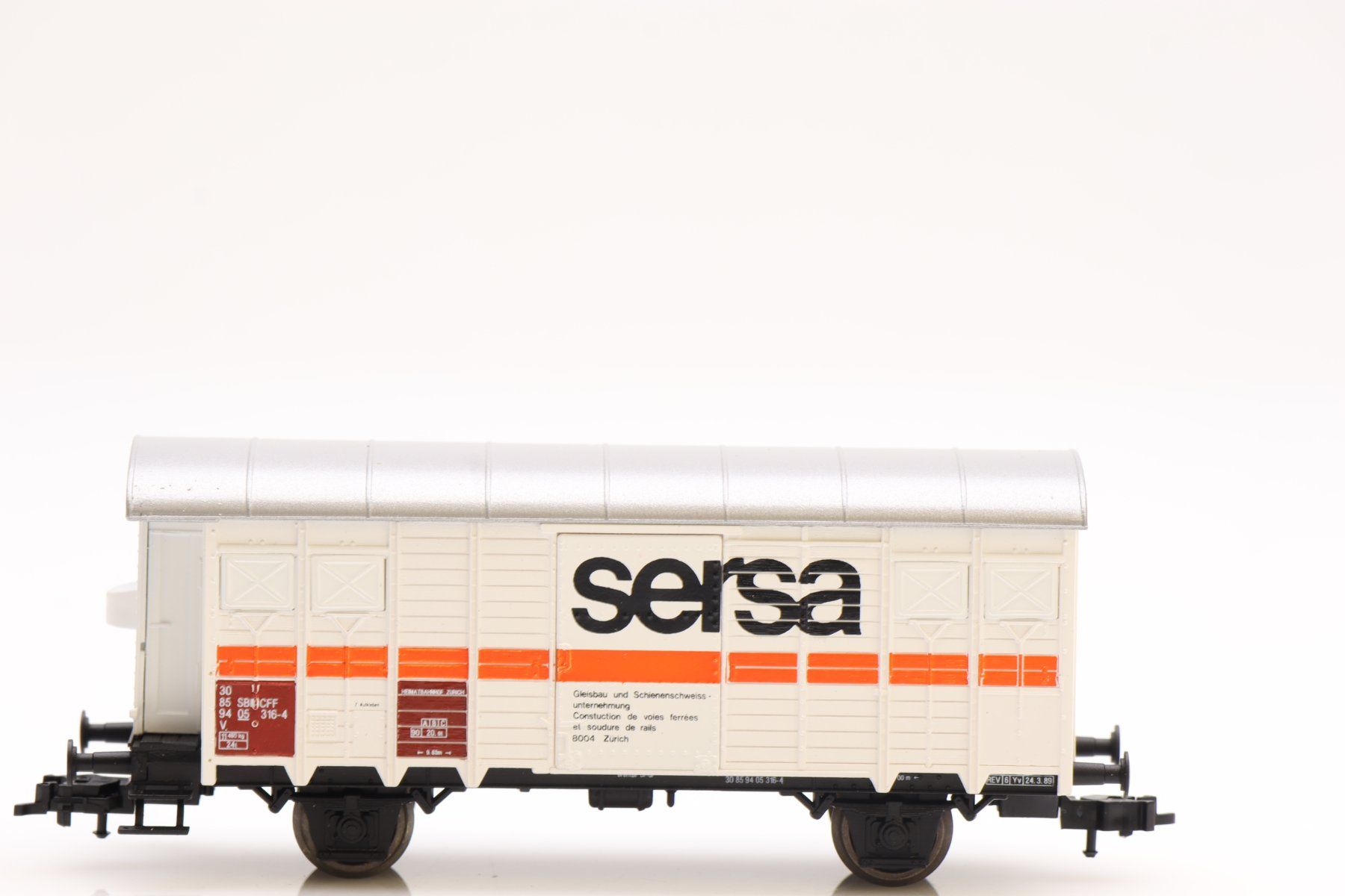 Aku Modelleisenbahnen: AKU 1807F Sersa Gedeckter Güterwagen, H0 – Neu (gemäss Beschreibung) aus Ried (Muotathal) von Modellbahn.swiss 2