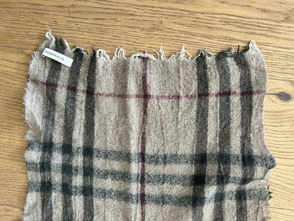 Burberry Foulards & écharpes: Écharpe Burberry – D'occasion à Lully VD par Garance040 4