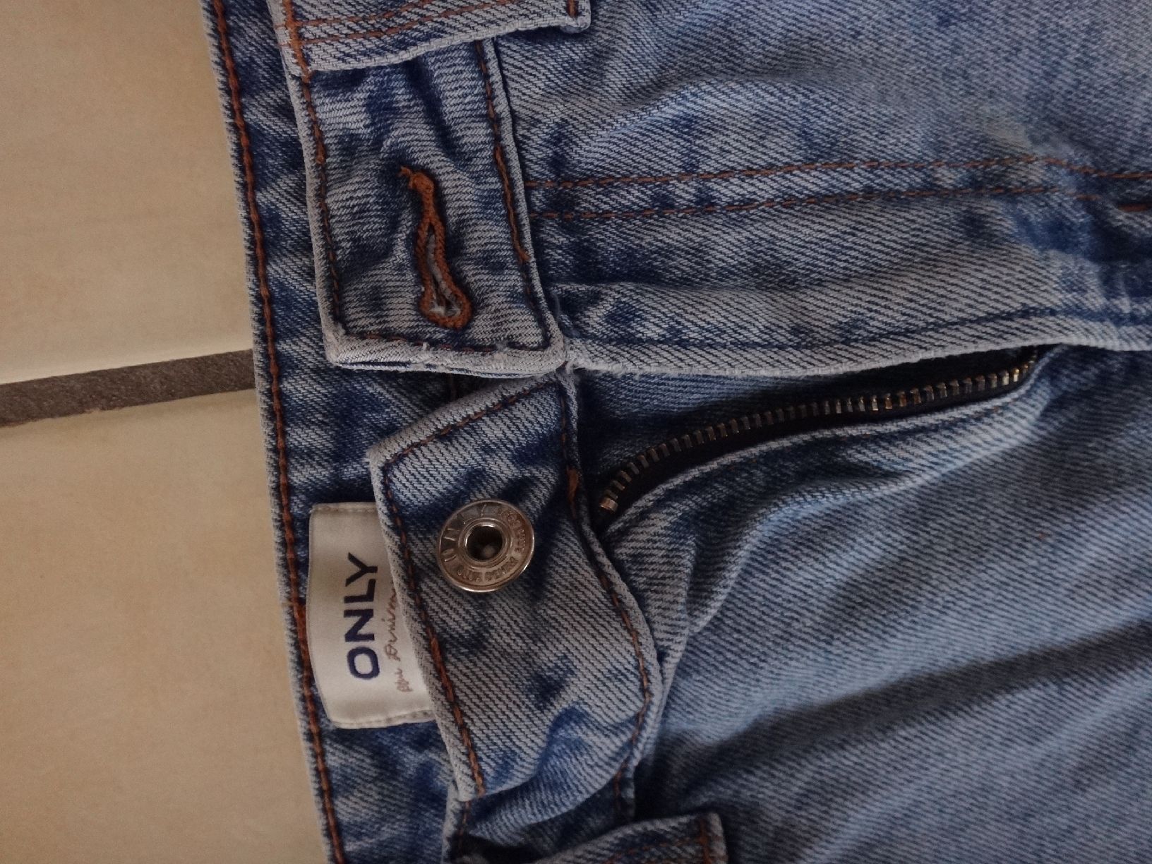 Only Jeans: Jean droit clair – Neu (gemäss Beschreibung) aus Lully FR von fan_h5z8 4
