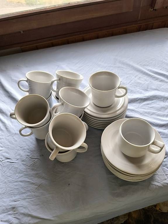 Tazze: Langenthaler Kaffeetassen und Teller  – Usato da Walliswil-Nbipp venduto da australien2007 1